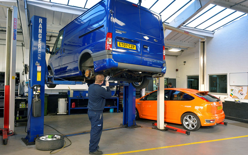 1280_Servicing_is_carried_out_by_Ford trained_technicians 2