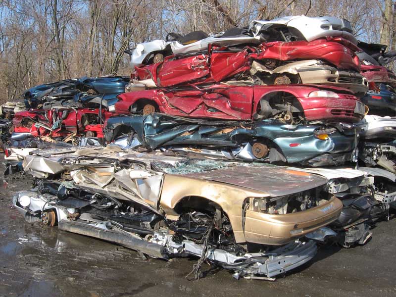 Crushed cars 800