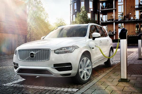 The_all_new_Volvo_XC90_T8_PHEV_charging 600x400