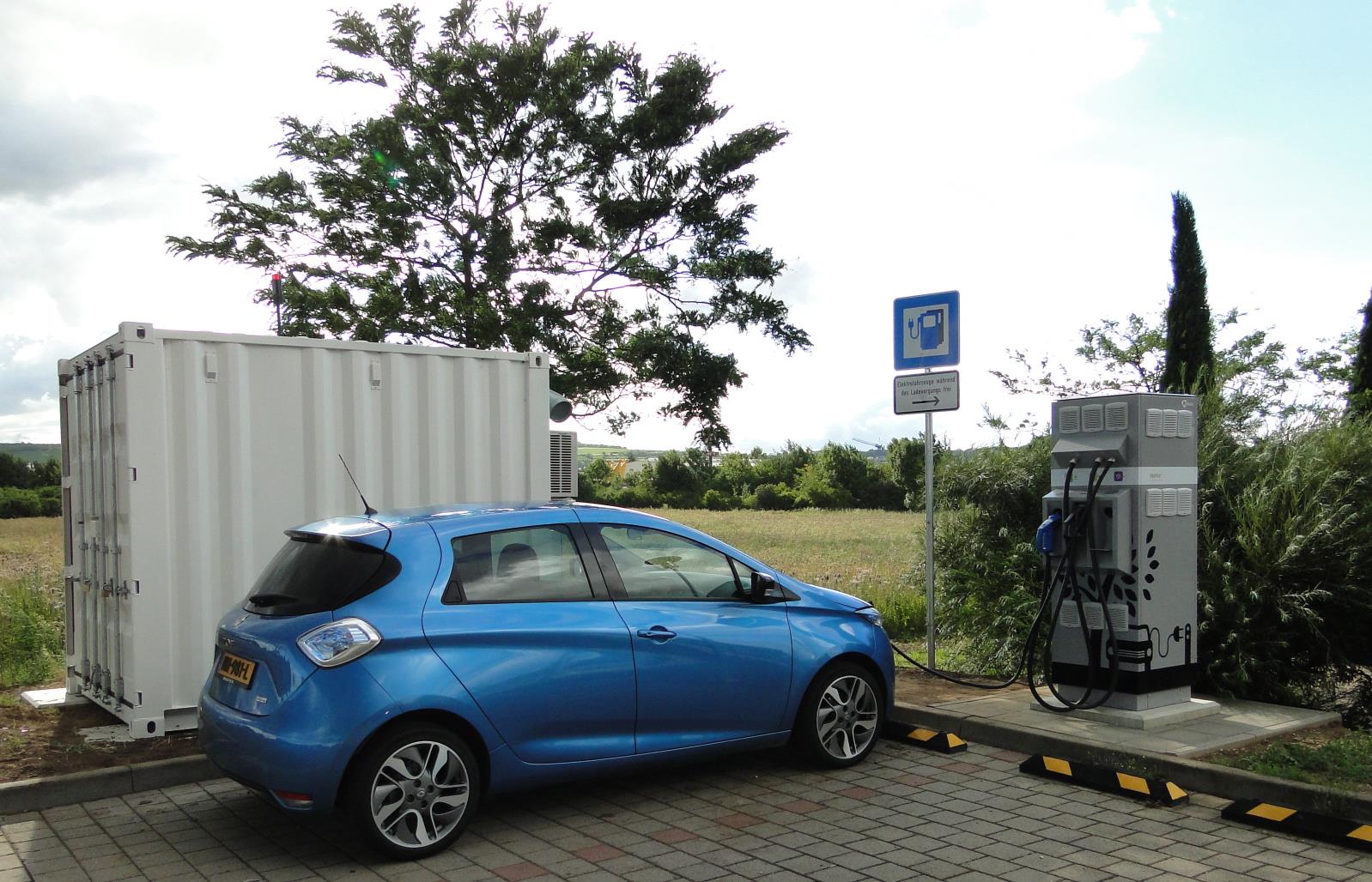 Renault charging with second life batteries