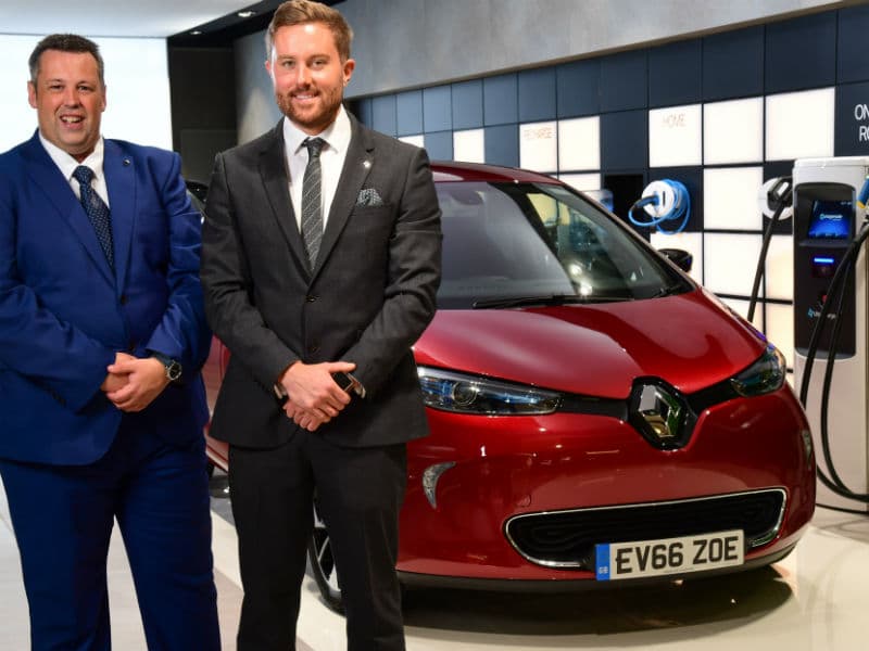 Two EV specialists added to Renault fleet team 800x600px