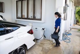 Honda Clarity charging a house