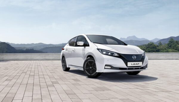 767496 1 nissan 884074a f77 22tdieulhd leaf 001 rvb r0258