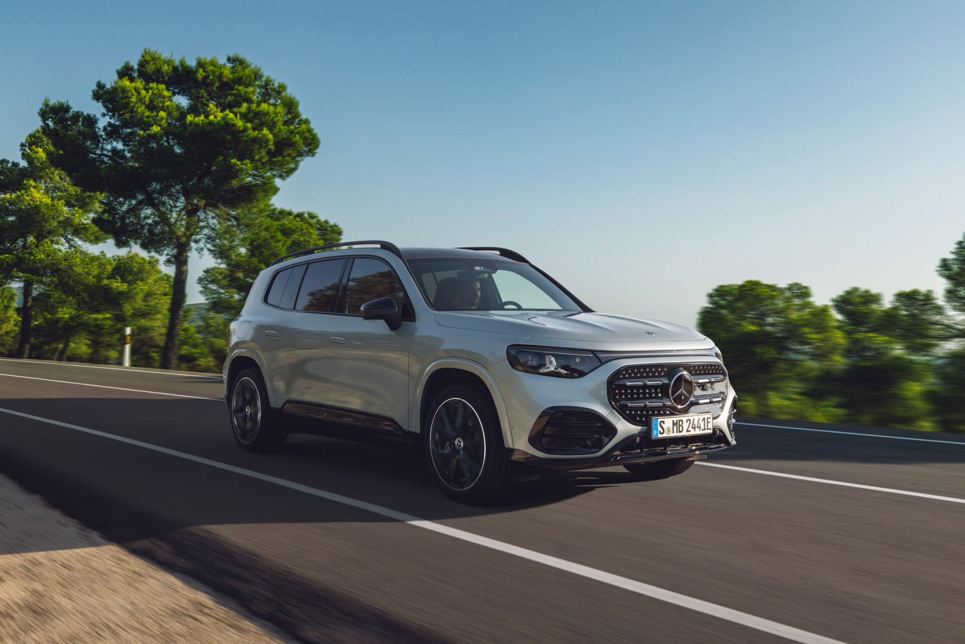 Mercedes-Benz launches second-generation GLB EV and hybrid | Business Motoring