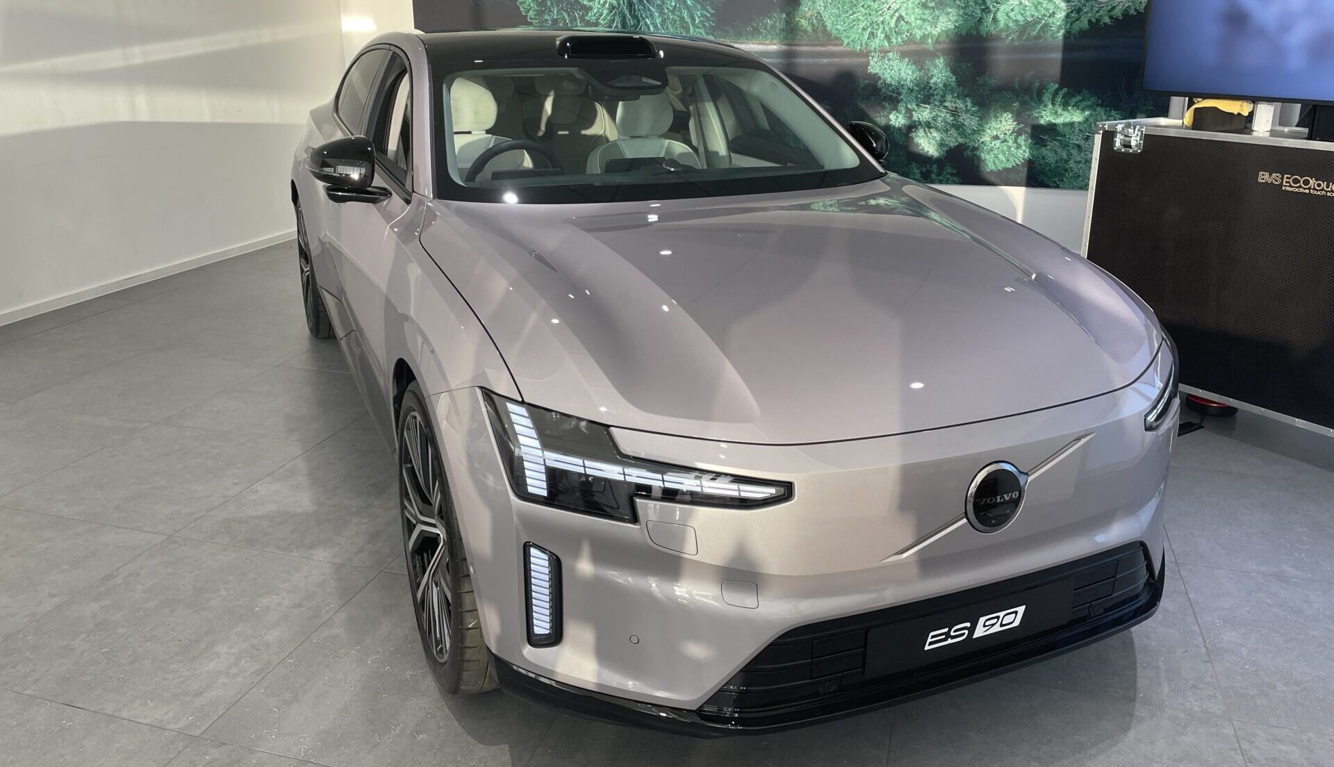 Waylands Reading unveils Volvo ES90 to local fleet managers | Business Motoring