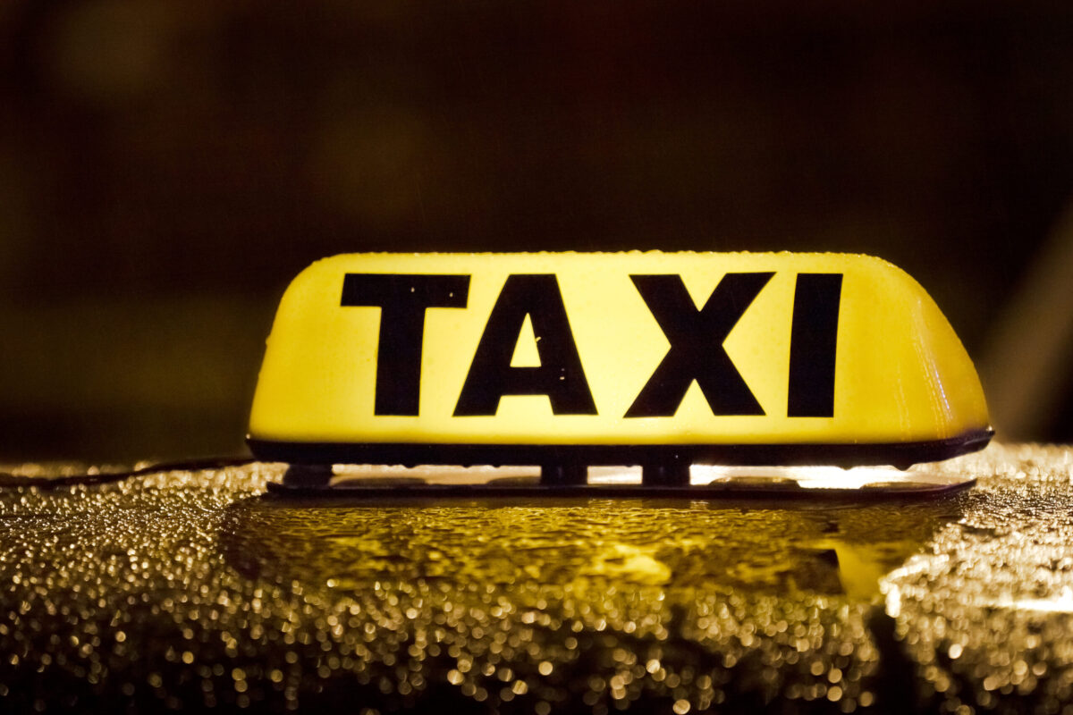 Government to publish draft regulation of taxi and PHV trade