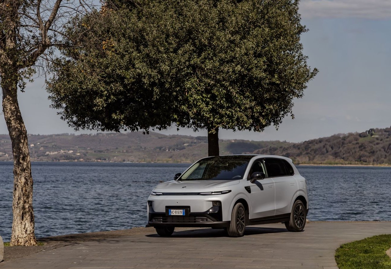 Leapmotor B10 Hybrid EV to start at £31,495 | Business Motoring