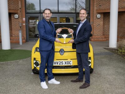 Renault 5 E-Tech named 2026 UK Car of the Year Awards-2026b