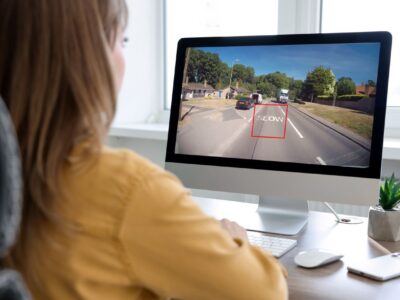 Lady-at-computer-viewing-concentration-and-observation_1280px