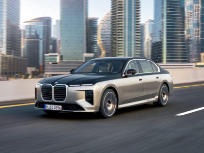 BMW facelifts 7 Series, adds Panoramic iDrive, extra range on i7 BMW i7