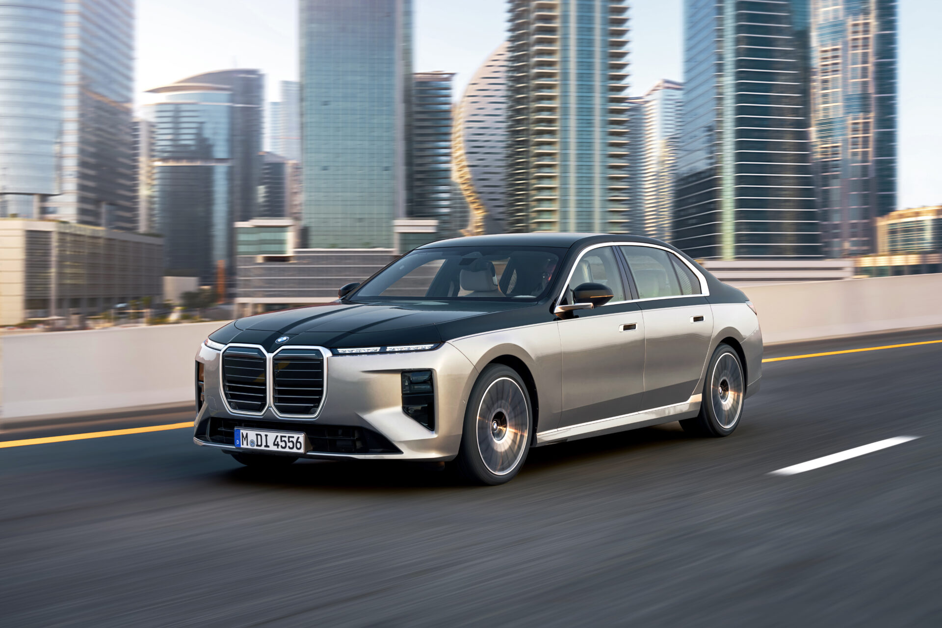 BMW i7