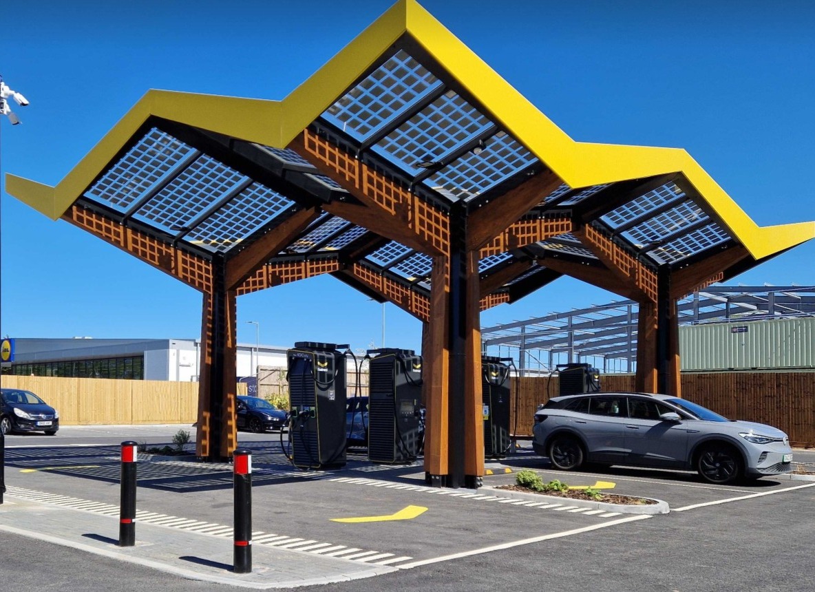 Fastned ultra rapid charging hub opens at Hemel Hempstead 120526