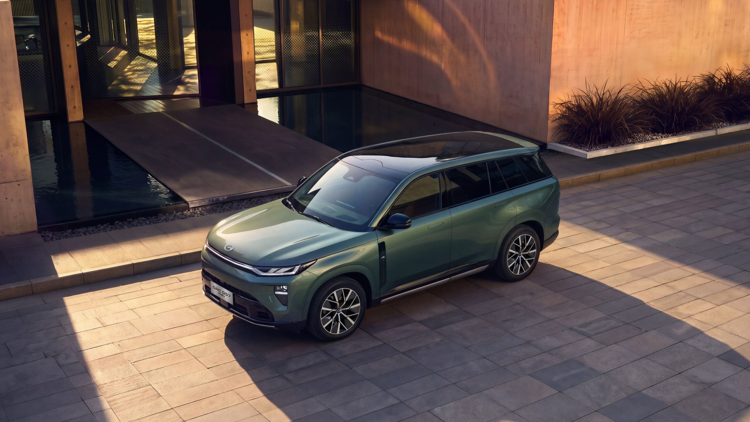AION unveils UT Cross and GS7 models | Business Motoring