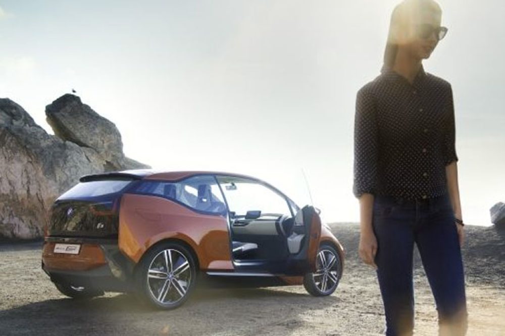 1096 BMW_i3_with_person