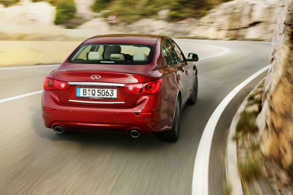 1248_Infiniti_Q50_drive_by_wire_on_the_road