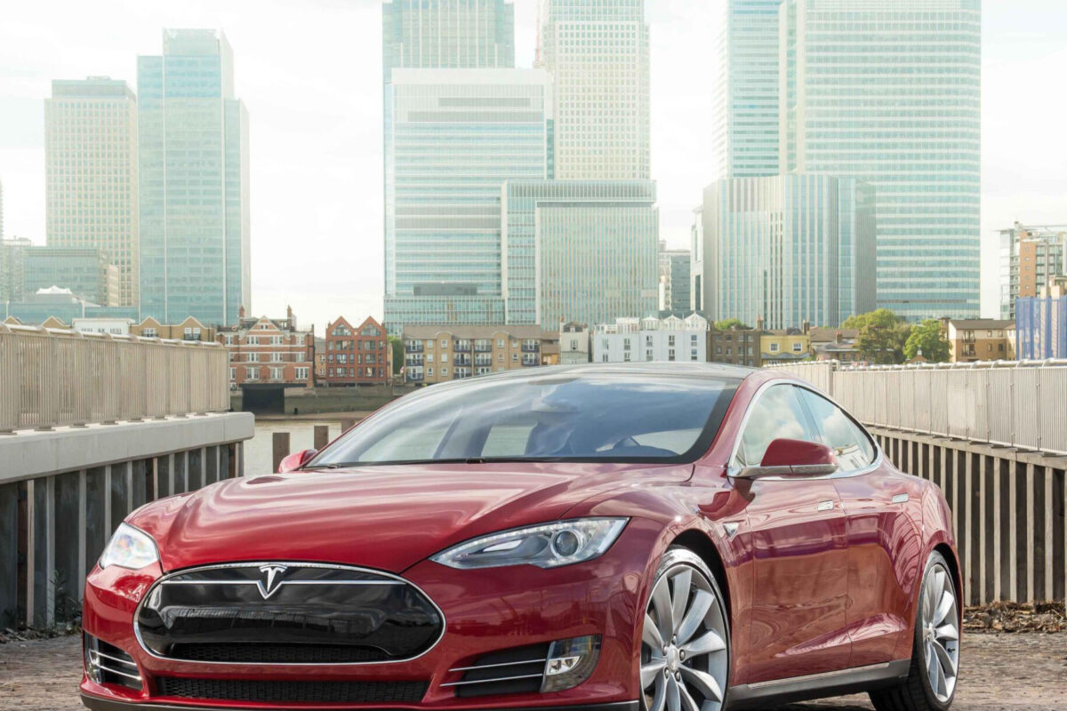 1294_Tesla_Model_S_Upright