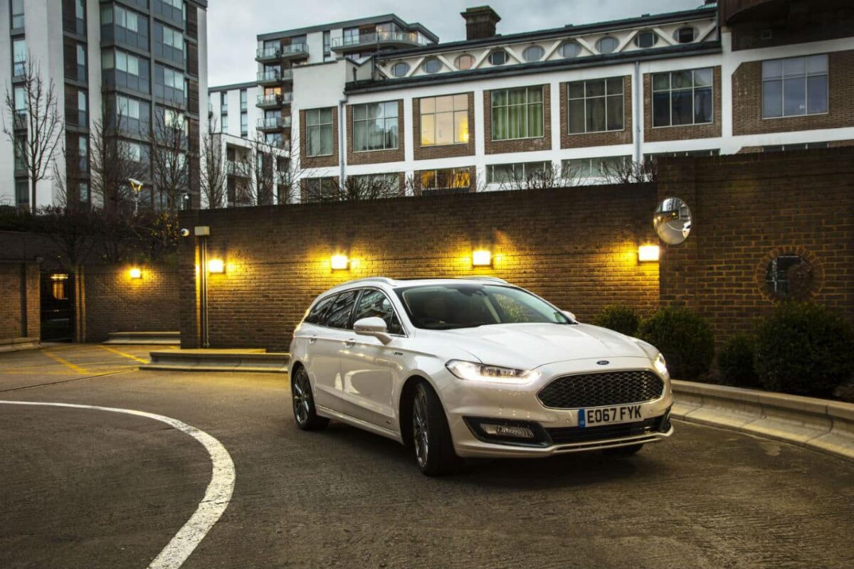 16mondeo vignale estate front three quart static 1