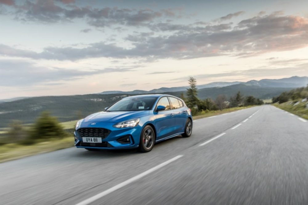 2018_FORD_FOCUS_DRIVE_ST LINE__hero driving shot 2