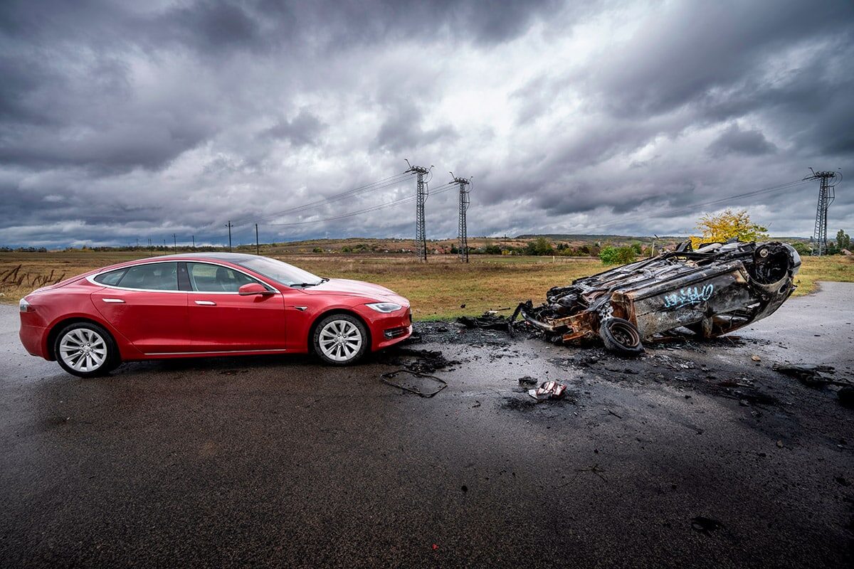 240517teslagolffireshutterstk