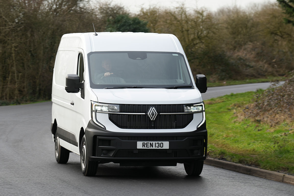 2506_Renault_Master_02