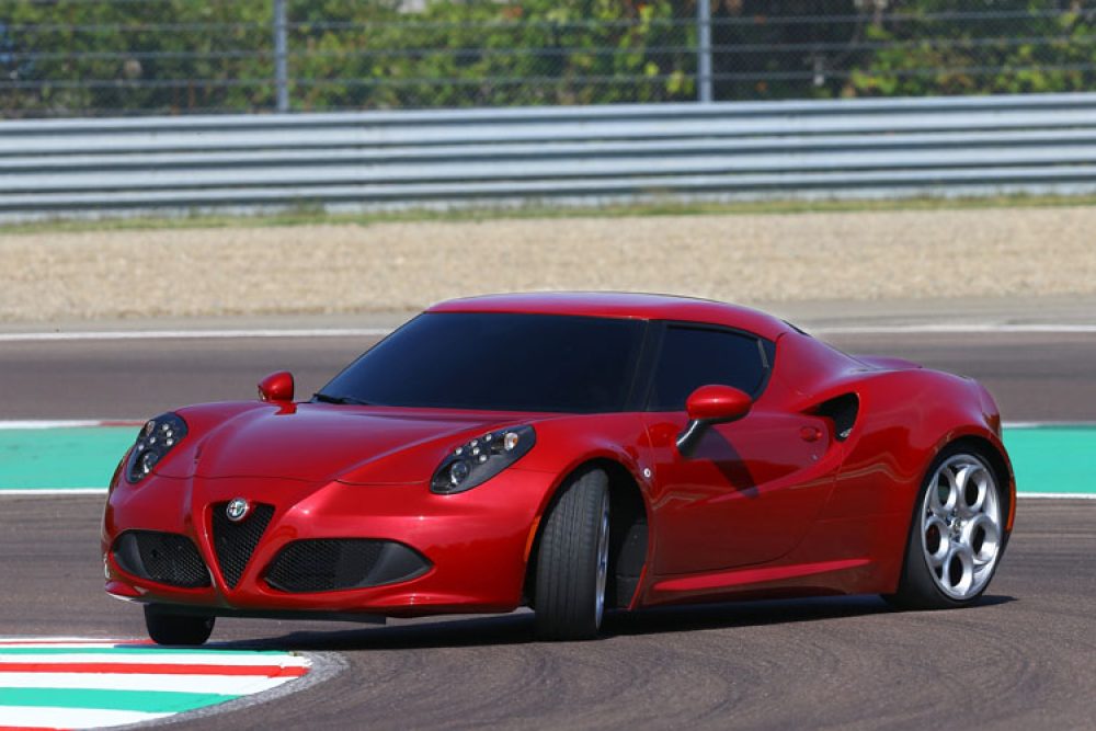 680_Alfa_Romeo_4C_car_review_sideways