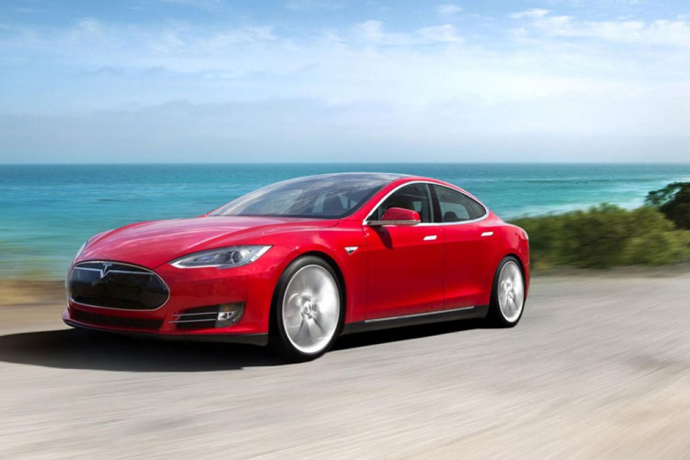 700_Tesla_Model S_review_action