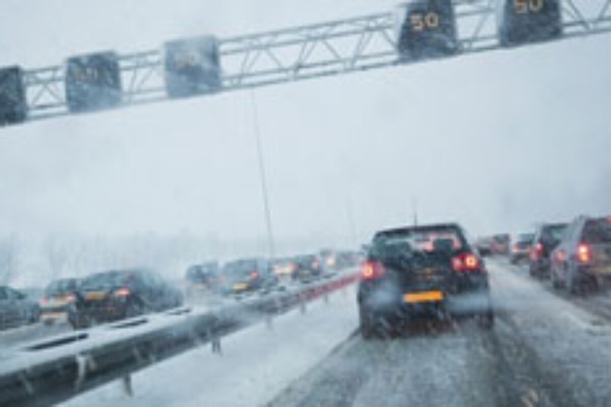 820_TrafficInSnow246x155