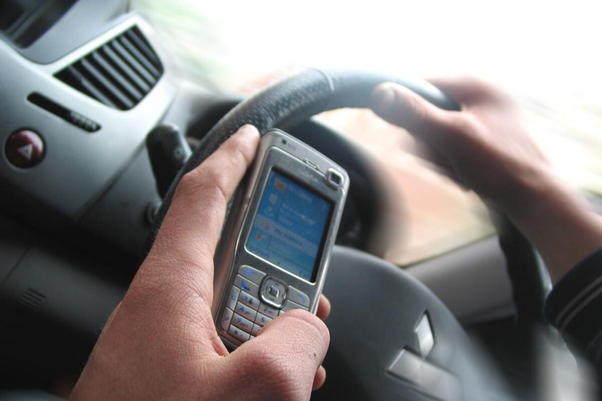 820_driver mobile phone hand