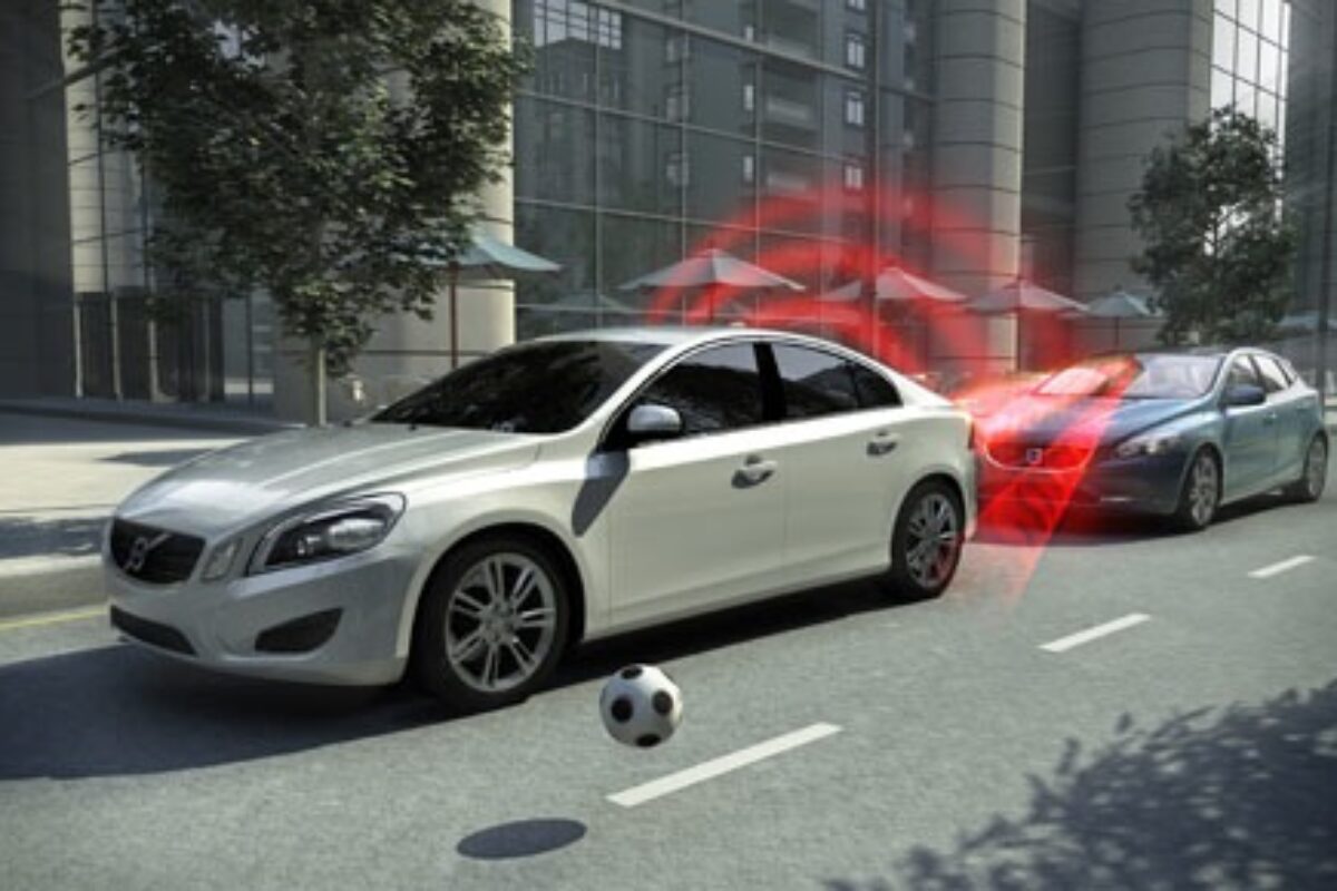 896_VolvoV40_CitySafety