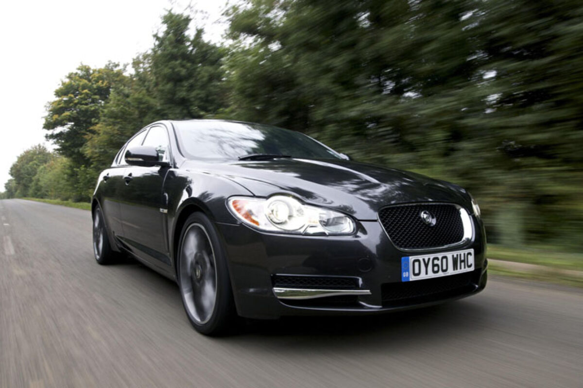 960_Jaguar_XF_Black_Pack