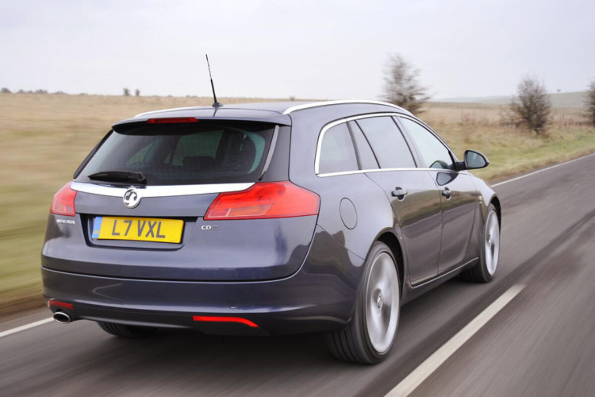 971_Vauxhall_Insignia_Sports_Tourer_2009