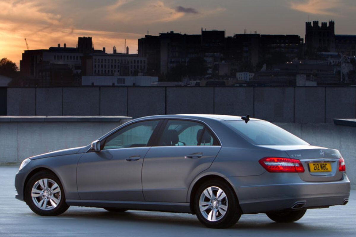 985_Mercedes_E300_hybrid_Saloon