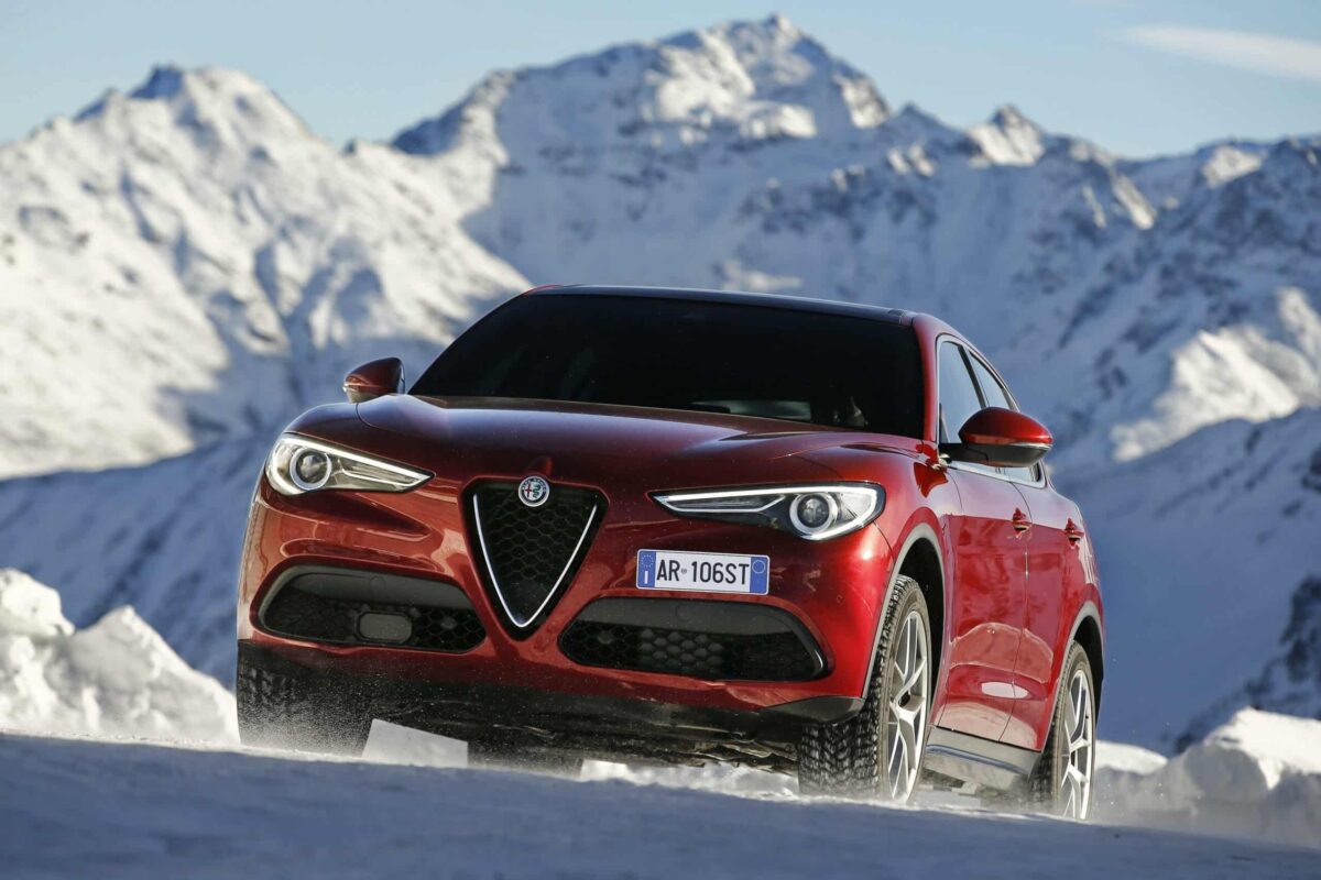 Alfa Stelvio frontal snow