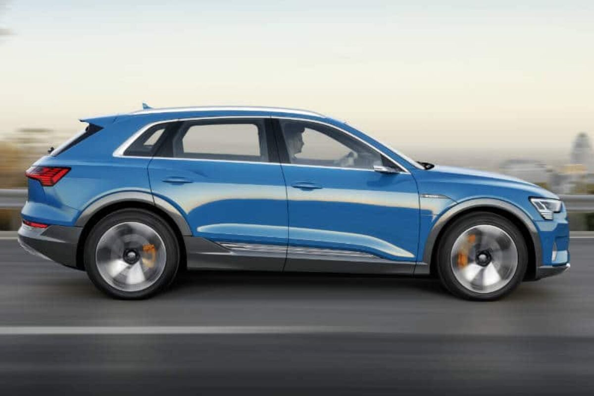 Audi e tron moving