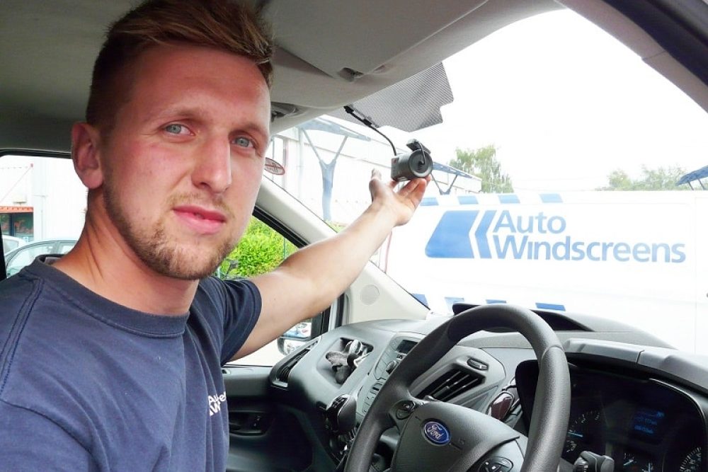 Auto Windscreens technician in van with VisionTrack VT2000 camera