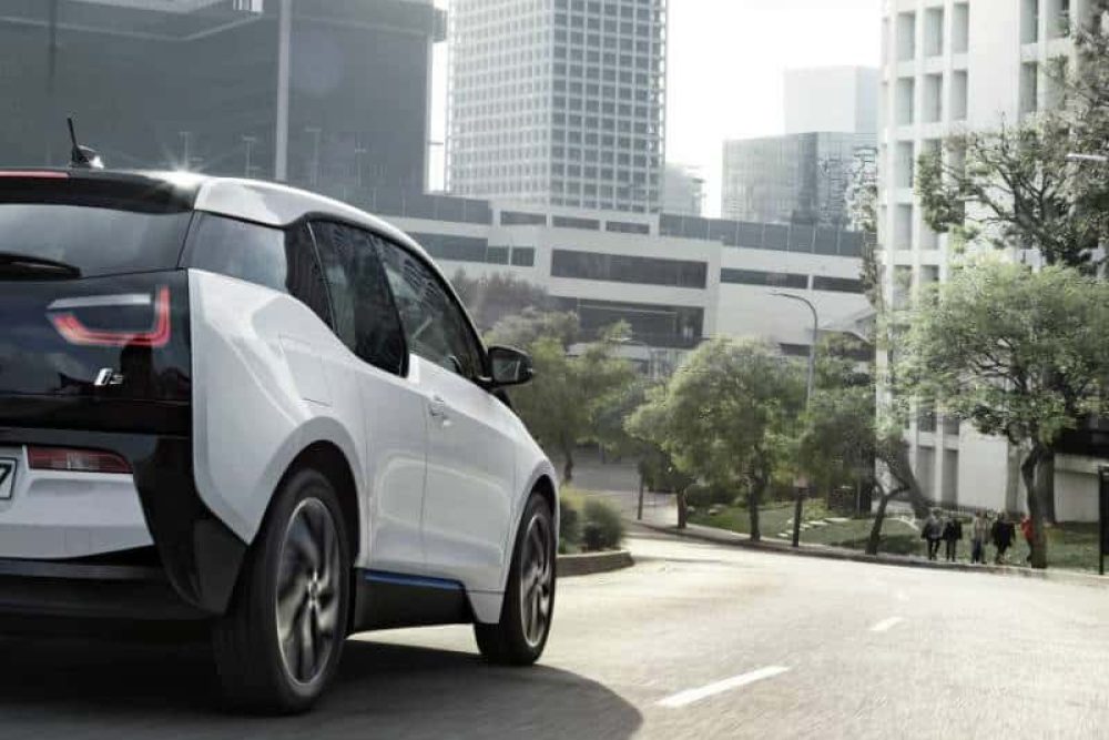 BMW i3 driving picture