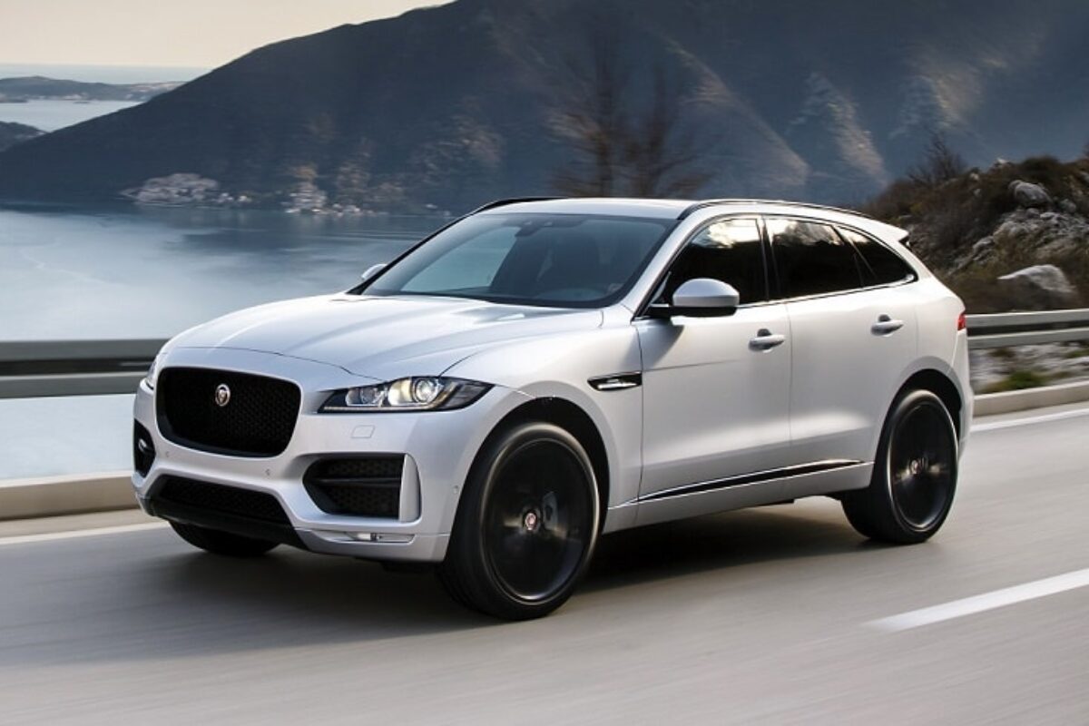 COY17 Jaguar FPace dynamic