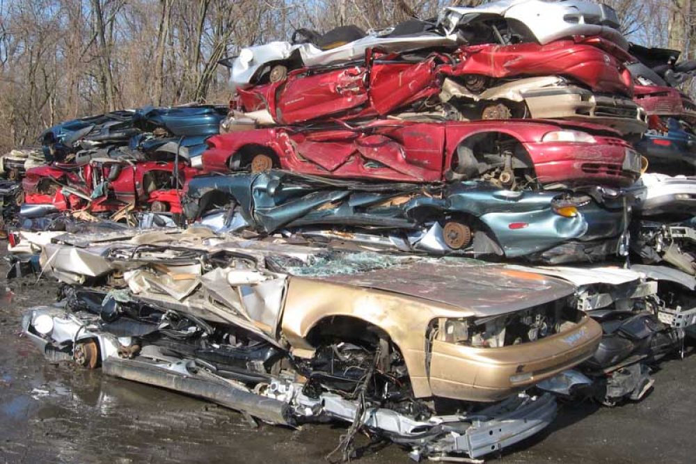 Crushed cars 800