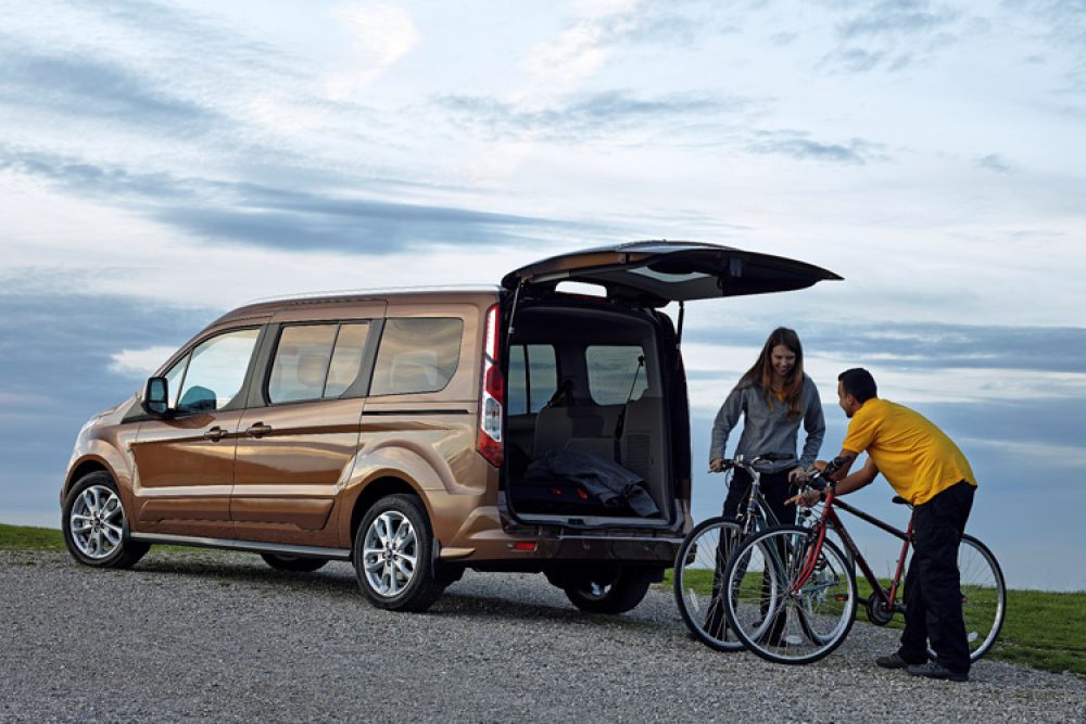 Ford_Tourneo_connect_review_loading_bikes