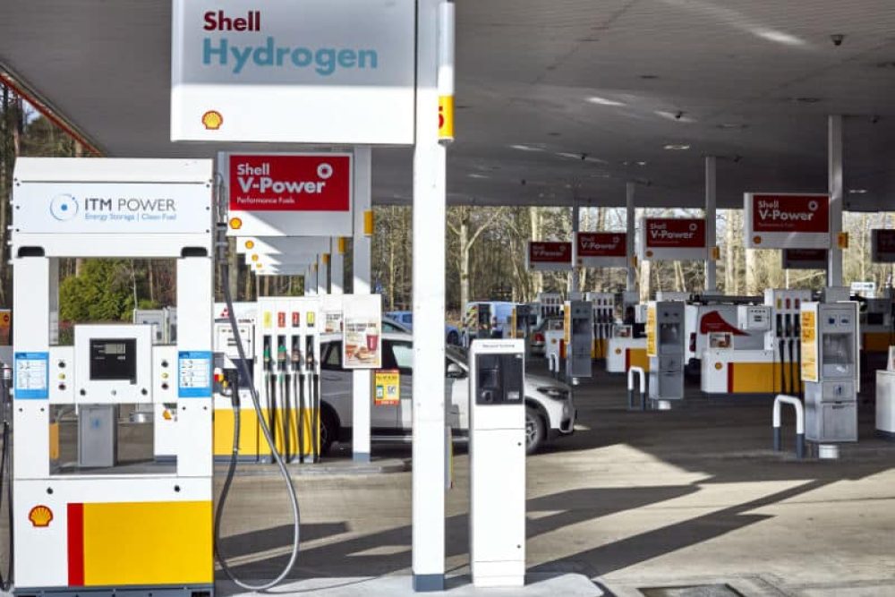 Hydrogen pump under the canopy at Shell Beaconsfield