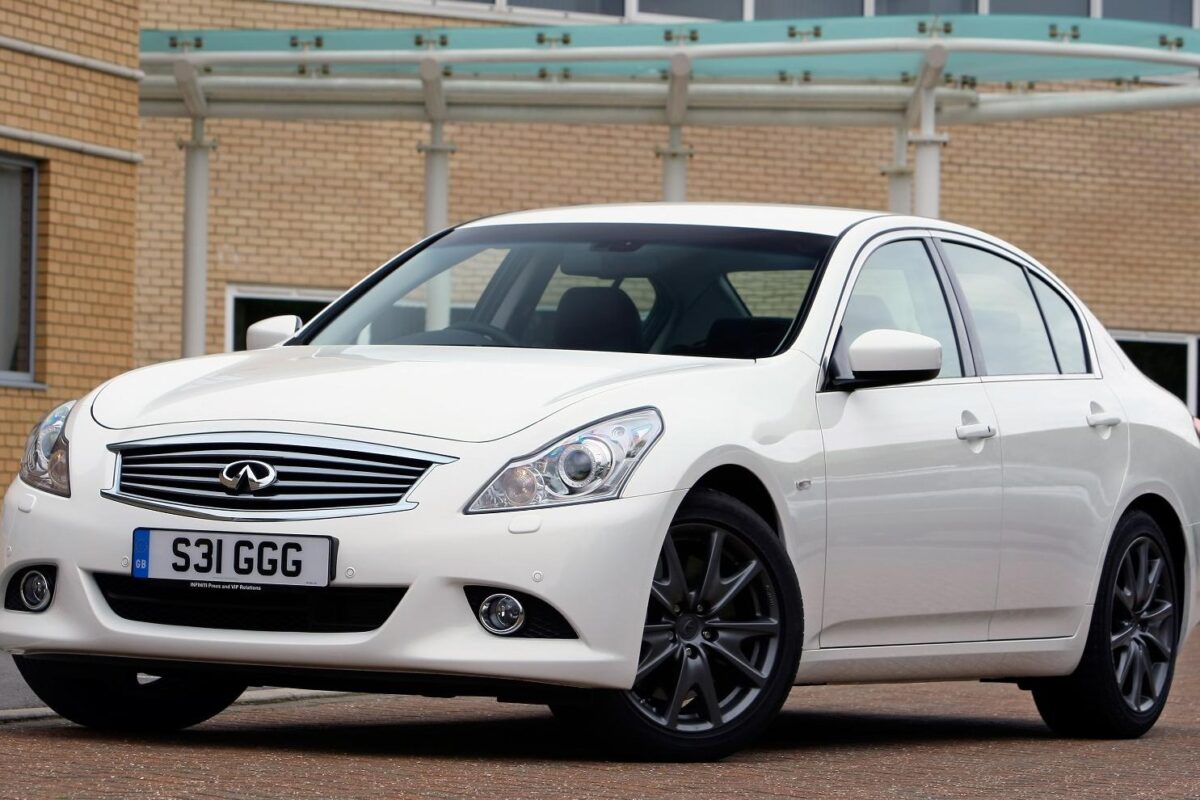 Infiniti G37x S static e1333582995470