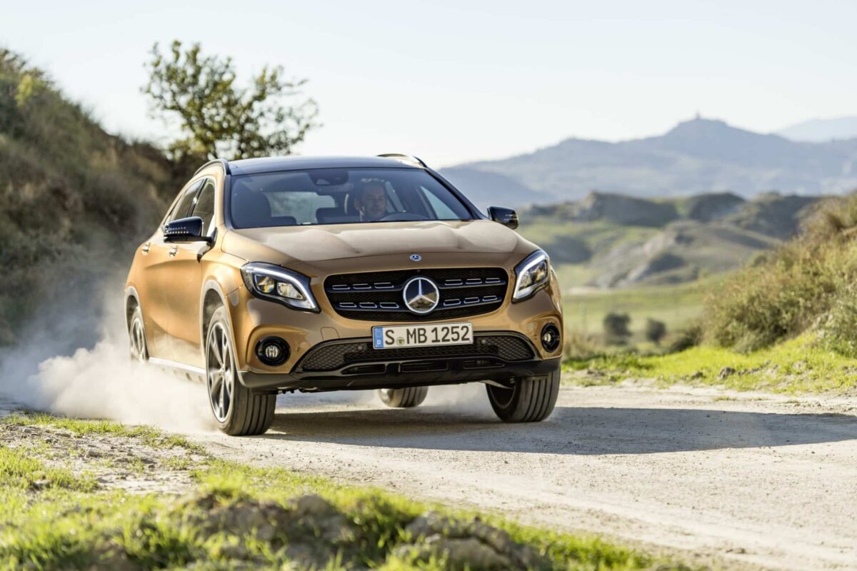 Mercedes GLA 2017 dust
