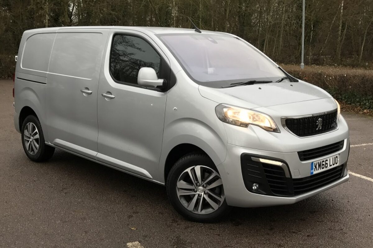 Peugeot-Expert-2017-front