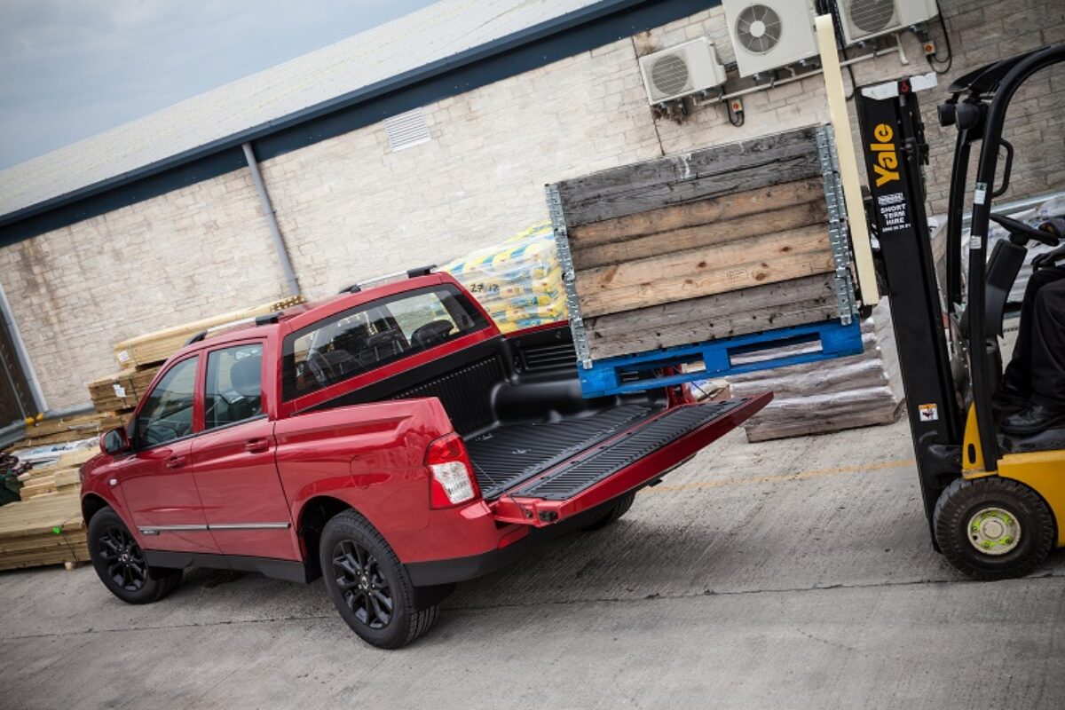 SsangYong_Musso_pick-up-forklift