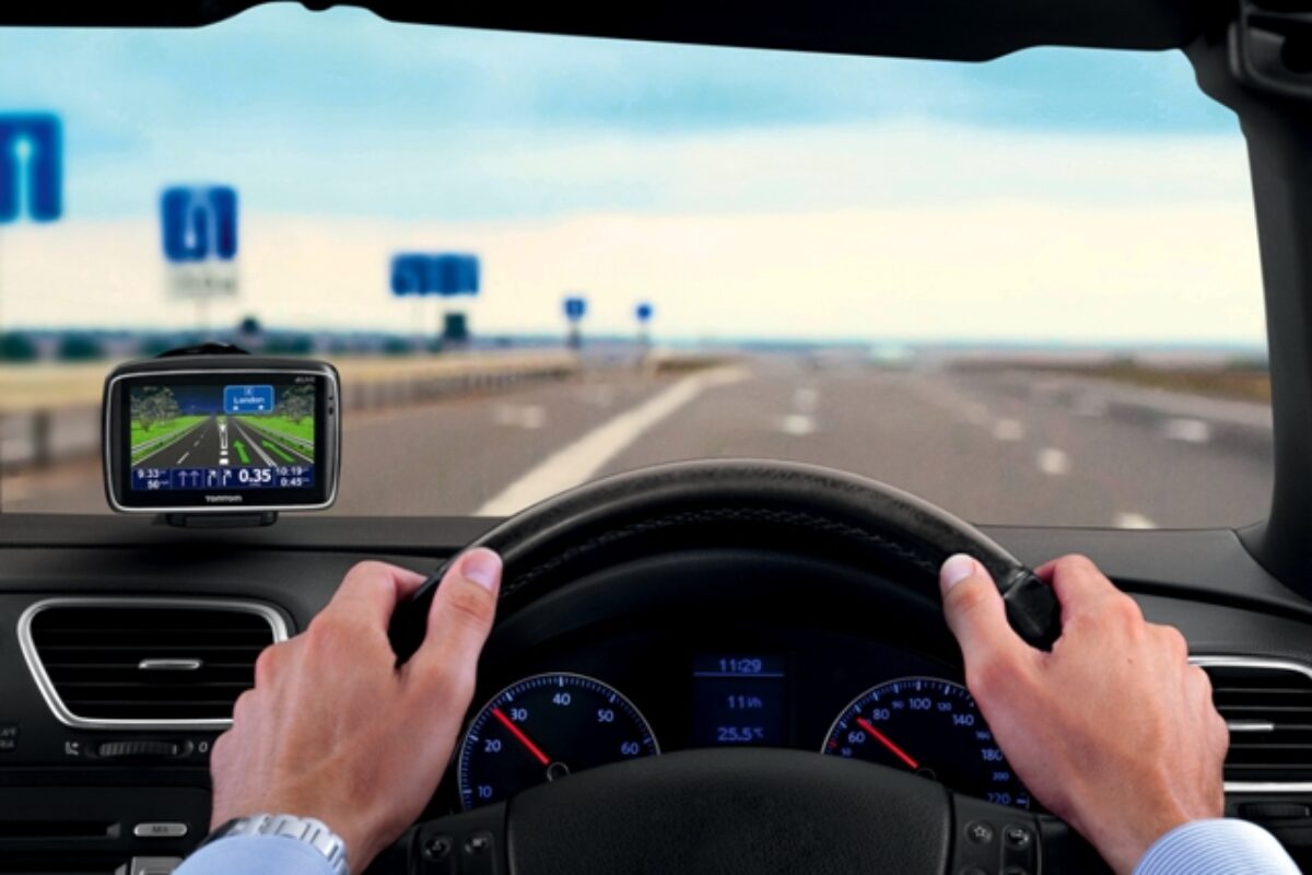 TomTom GO LIVE in car