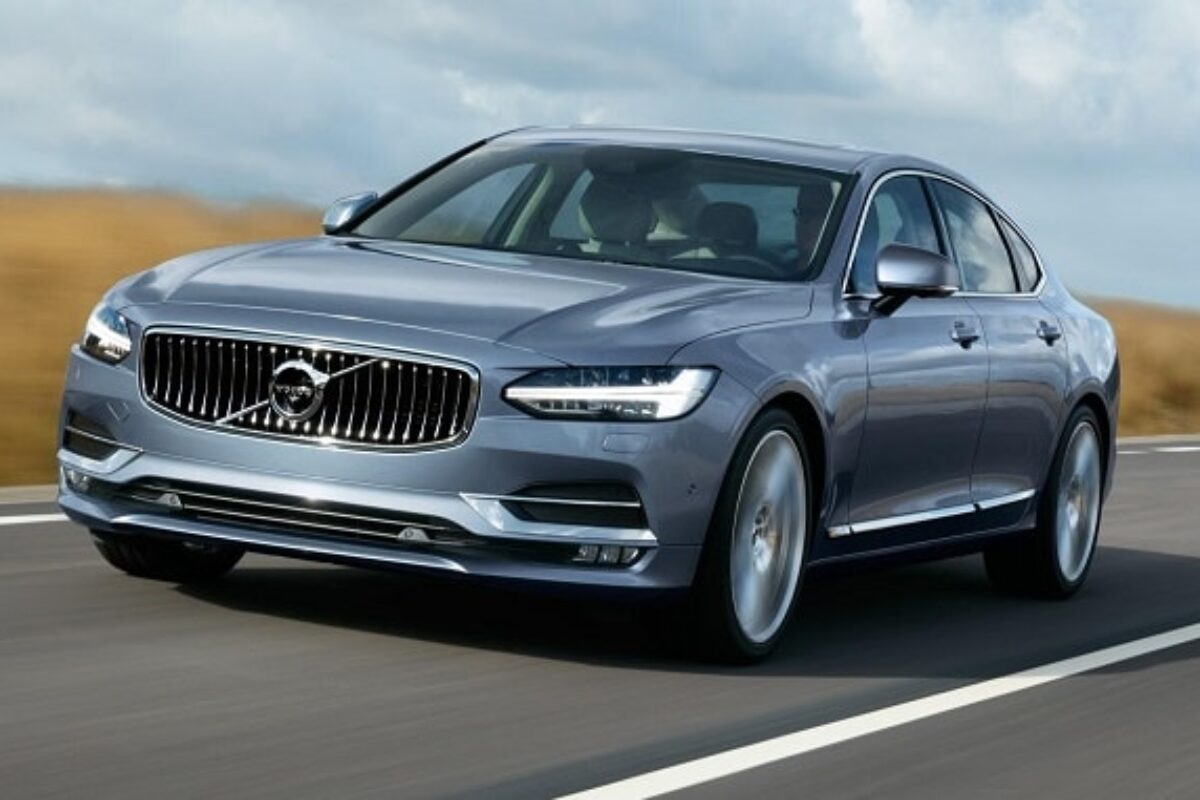 Volvo S90 dynamic Mussel_Blue