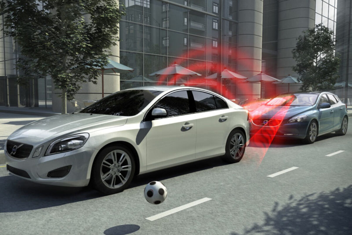 Volvo V40_City Safety in action 800