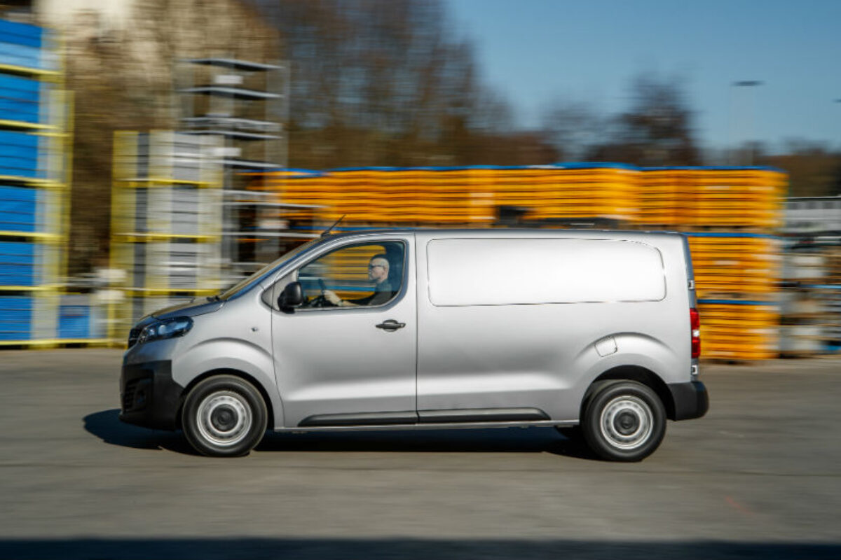 new-vivaro-045