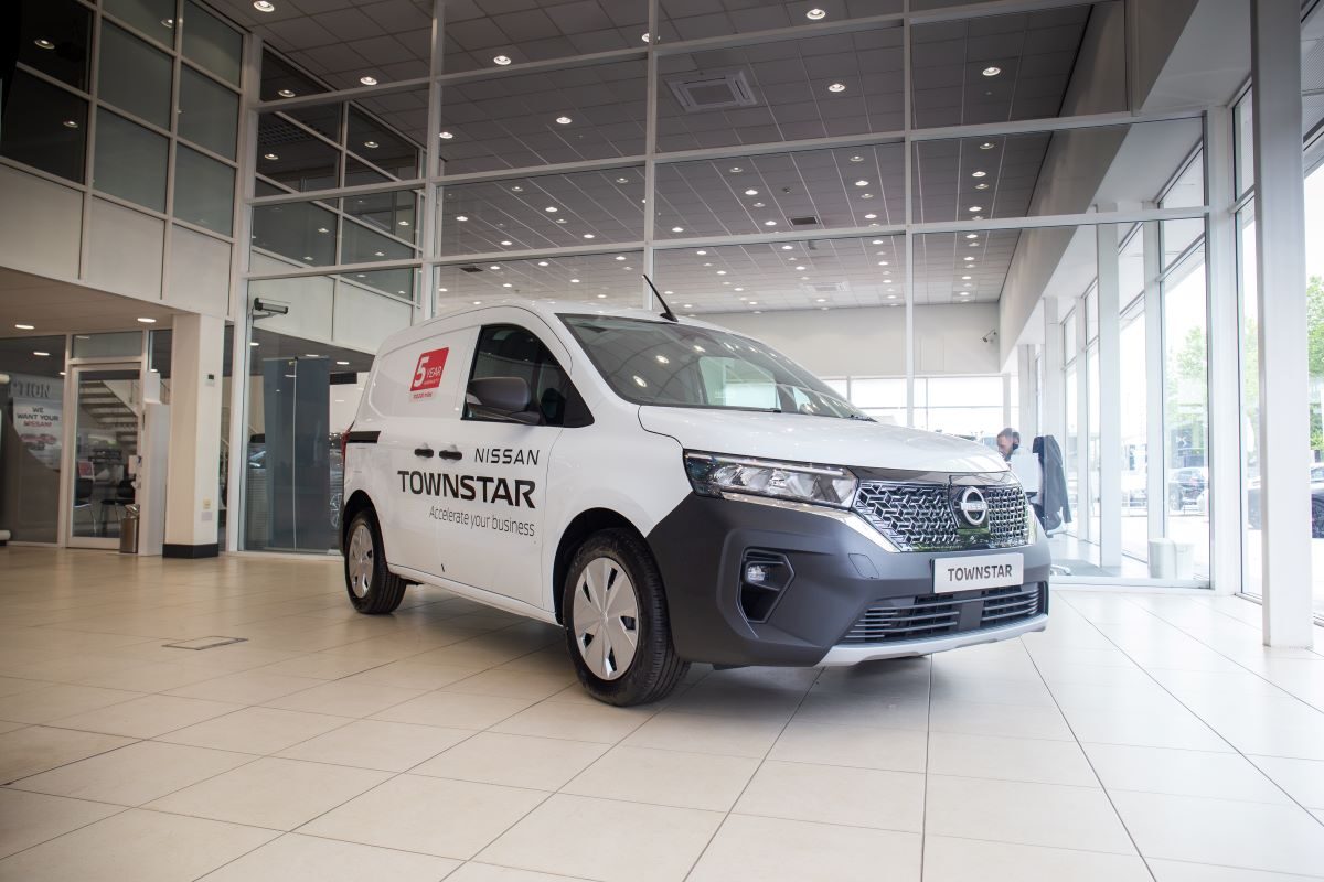 nissan-townstar-leicester-6-1